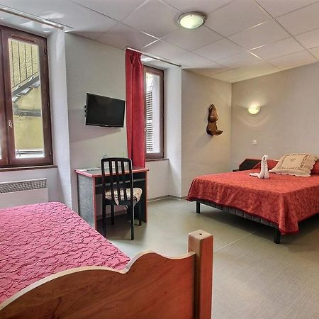 Hotel Central Saint-Pierre-dʼAlbigny المظهر الخارجي الصورة