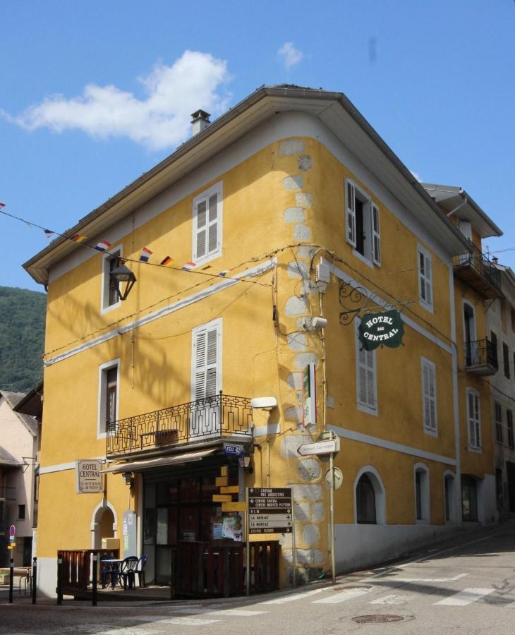 Hotel Central Saint-Pierre-dʼAlbigny المظهر الخارجي الصورة